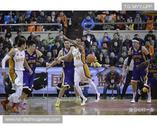 两队均有球员带伤出战,阵容深度受考验 两队均有球员带伤出战,阵容深度受考验